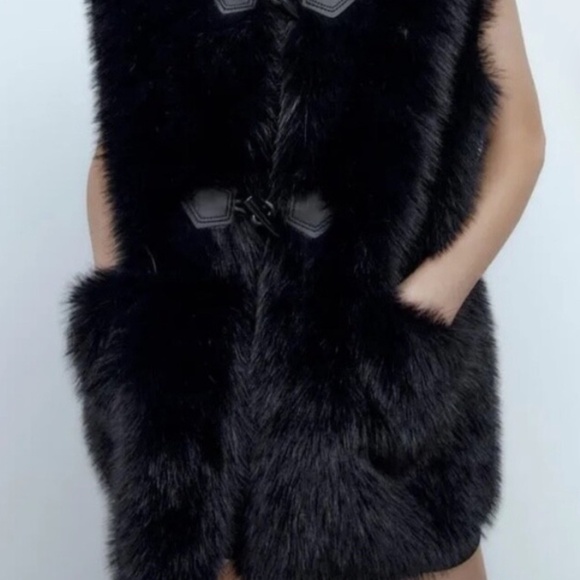 ZARA FAUX FUR BLACK VEST - SMALL - Picture 2 of 5